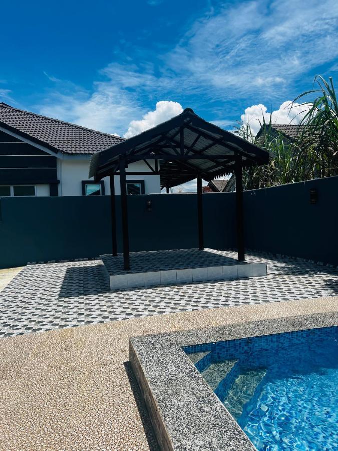 Villa Pool Kepala Batas Kampong Hilir  Exterior photo